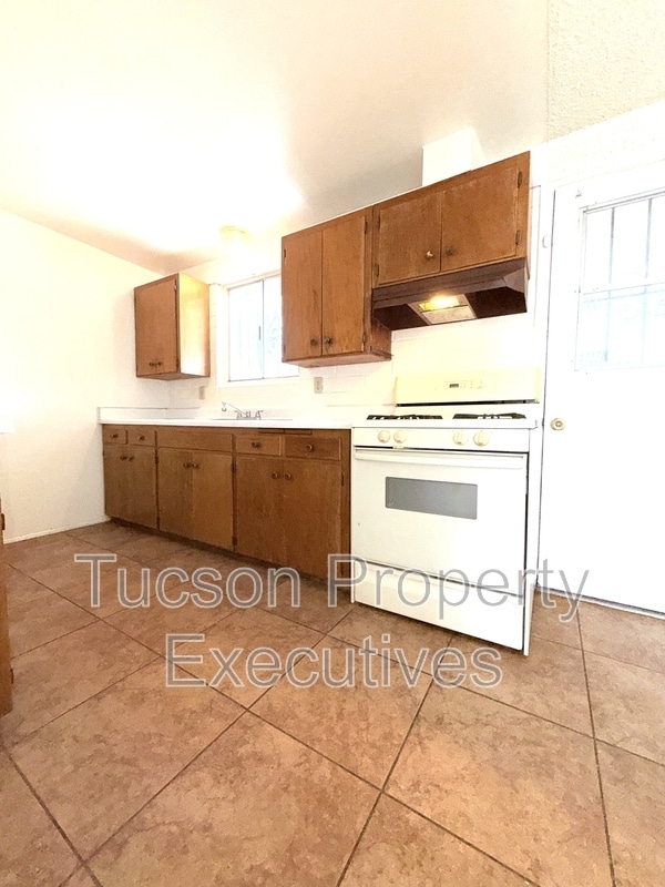 Photo - 4239 E Lee St