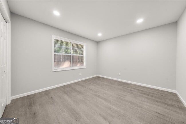 Photo - 2637 Lester St