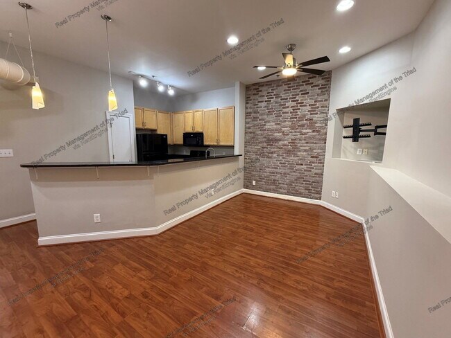 220 W Market St Unit 103