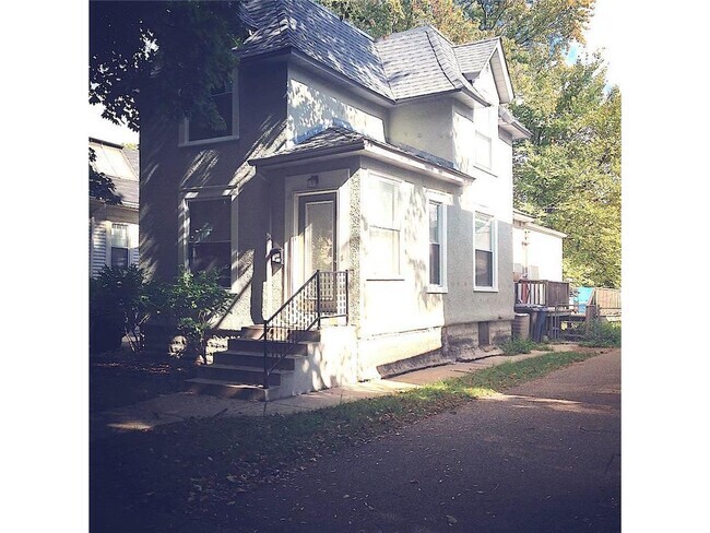 Building Photo - 1036 15th Ave SE Rental