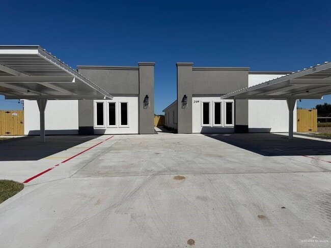 Building Photo - 11 Elsham Ave Unit 1