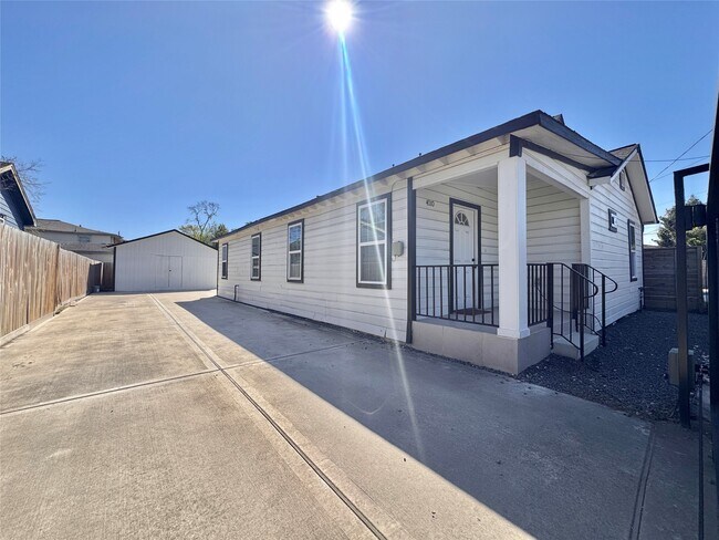 Photo - 4010 Chapman St