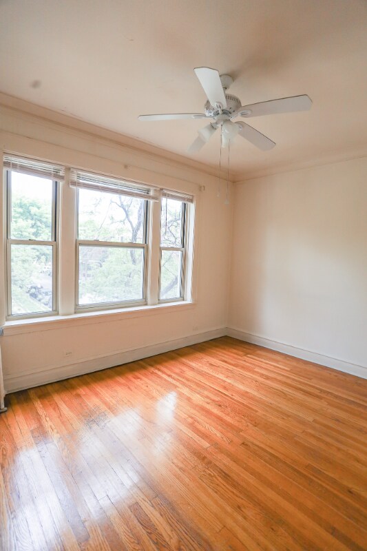 Building Photo - 1201 W Waveland Ave Rental