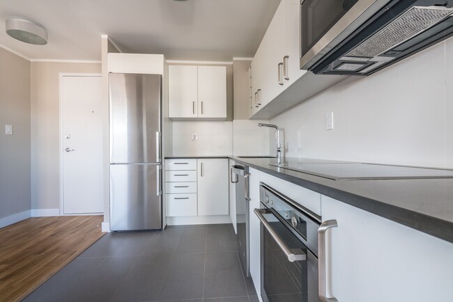 Building Photo - 190 Jameson Ave Unit 606