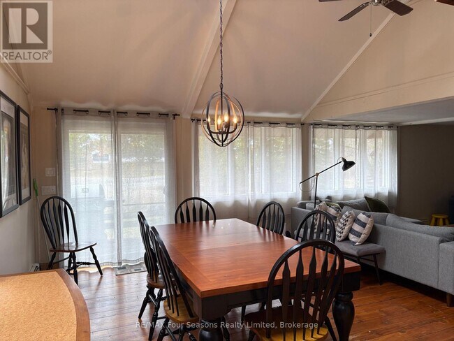 Photo - 163 Craigleith Rd