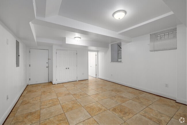 1BR, 1BA - 891SF - Primary Bedroom
