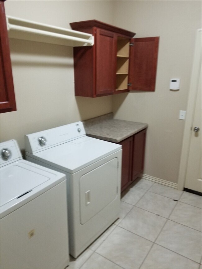 Photo - 637 N Longfellow Ln