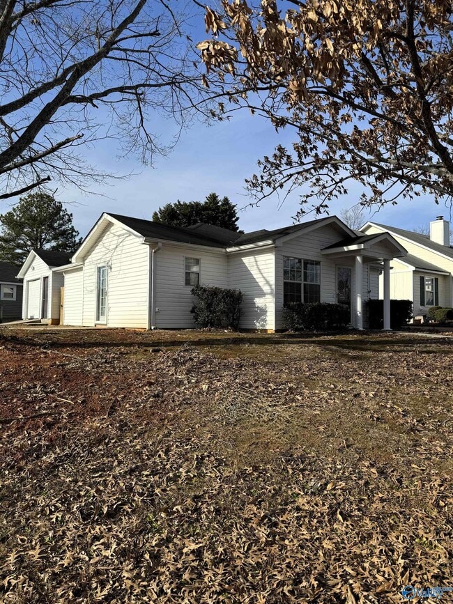 Photo - 107 N W Sugar Bluff Ln