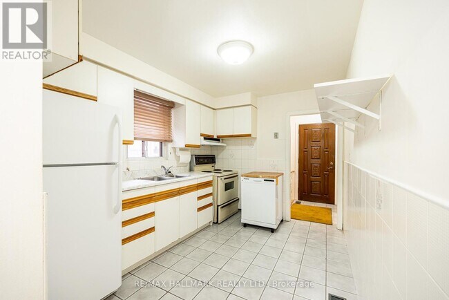 Photo - 401 Ridelle Ave