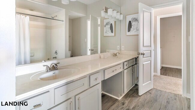 Photo - 2500 Woodland Park Dr Unidad E202