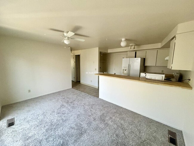 Photo - 1476 Hussman Ave