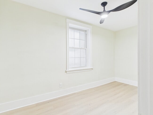 Photo - 1541 W Barry Ave