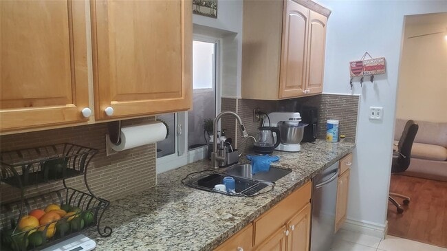 Building Photo - 616 SE 8th Ave