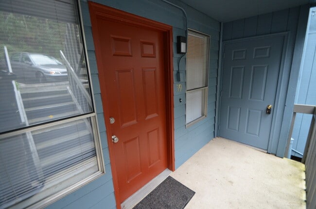 Building Photo - Two Bedroom 2 1/2 Bath Condo Unit 39