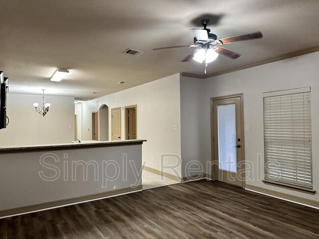 Photo - Jack Finney Blvd 6921 - 1