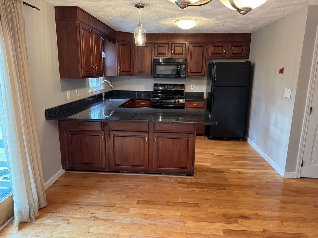 Photo - 887 Wellman Ave