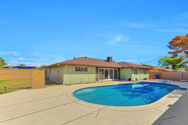 Photo - Spacious 6-Bedroom Pool Home Near ASU with 2-Car Garage