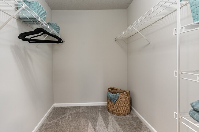 Litchfield Oaks Apartments