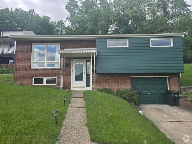 Building Photo - Updated 3 Bedroom Home - Available NOW!