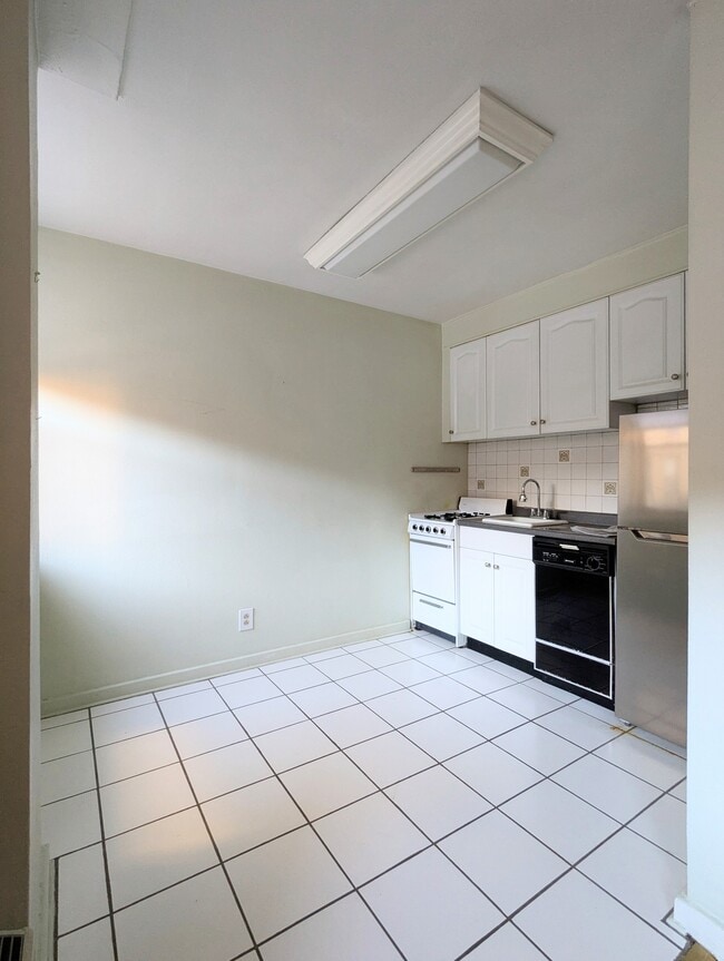 Kitchen - 2601 Pennsylvania Ave Unit Parkway Condominium 115