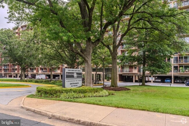 Building Photo - 1300 Army Navy Dr Unit 118 Rental