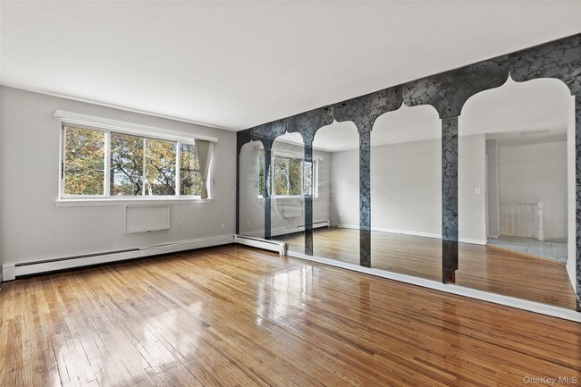 Building Photo - 815 Throgs Neck Expy Unit #3