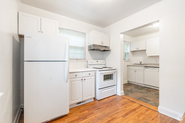 2BR,1BA - 715SF