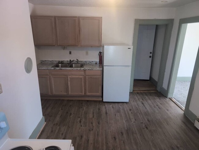 Building Photo - 35 Spruce St