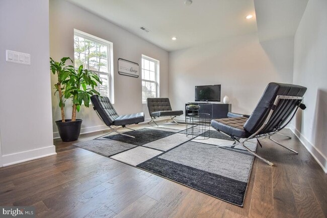 8276 Safarian Way