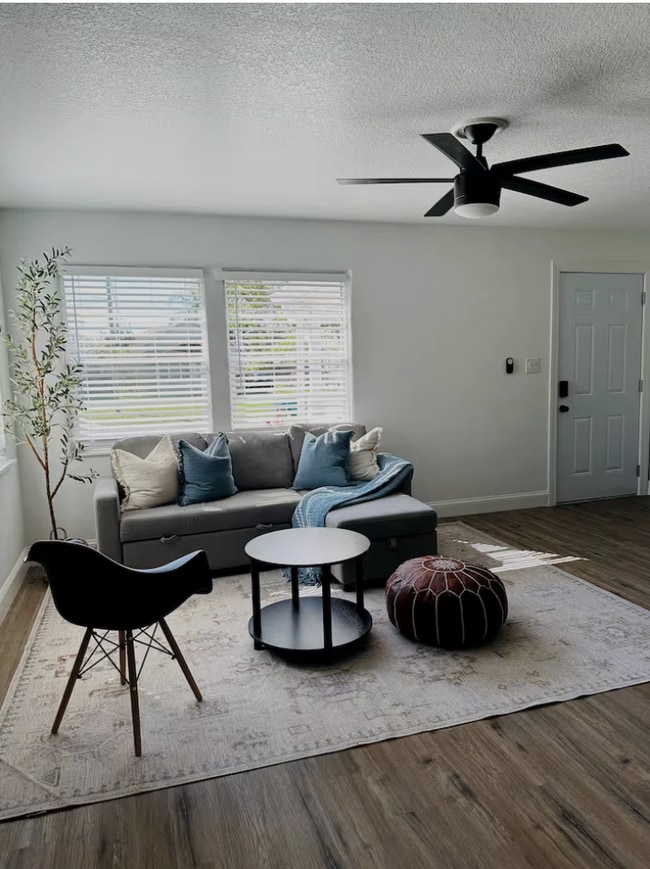 Photo - 401 E Jersey St