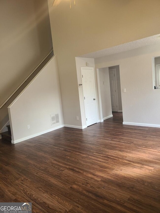 Photo - 1604 Picadilly Ct NE