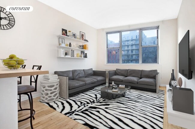 Building Photo - 2790 Broadway