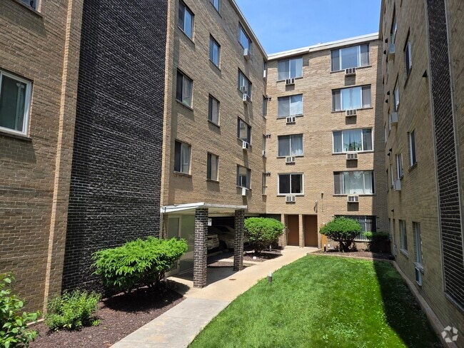 Building Photo - 7320 N Rogers Ave Unit 212 Rental