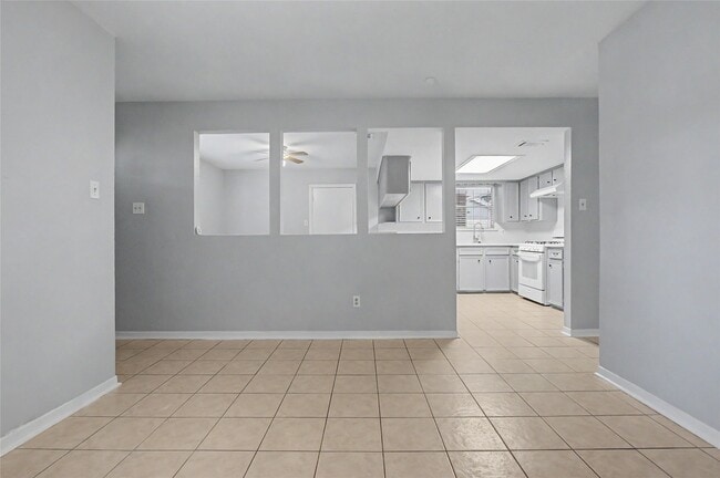 Photo - 7410 Sawmill Trail