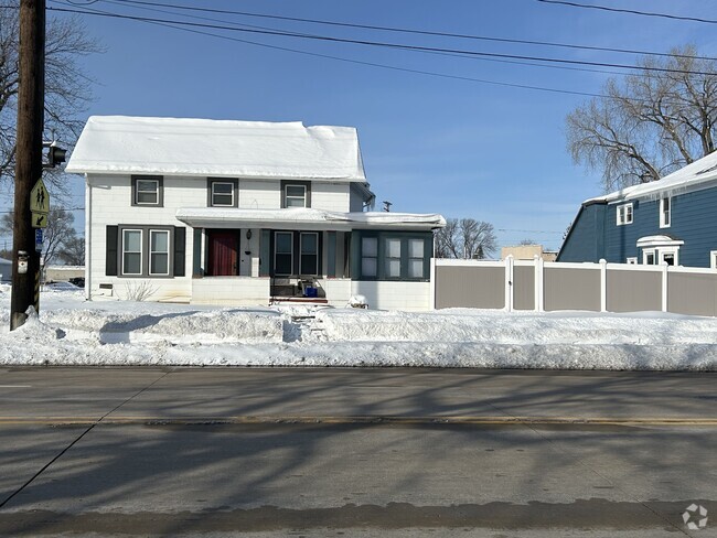 Building Photo - 600 3rd St Rental