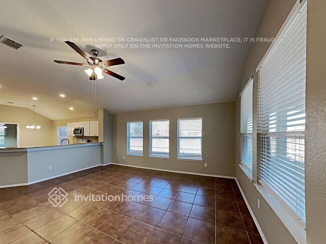 Photo - 562 Hickory Ln