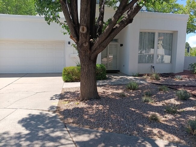 Building Photo - 3 Bedroom, 2.5 Bathroom Home! Schedule a S...