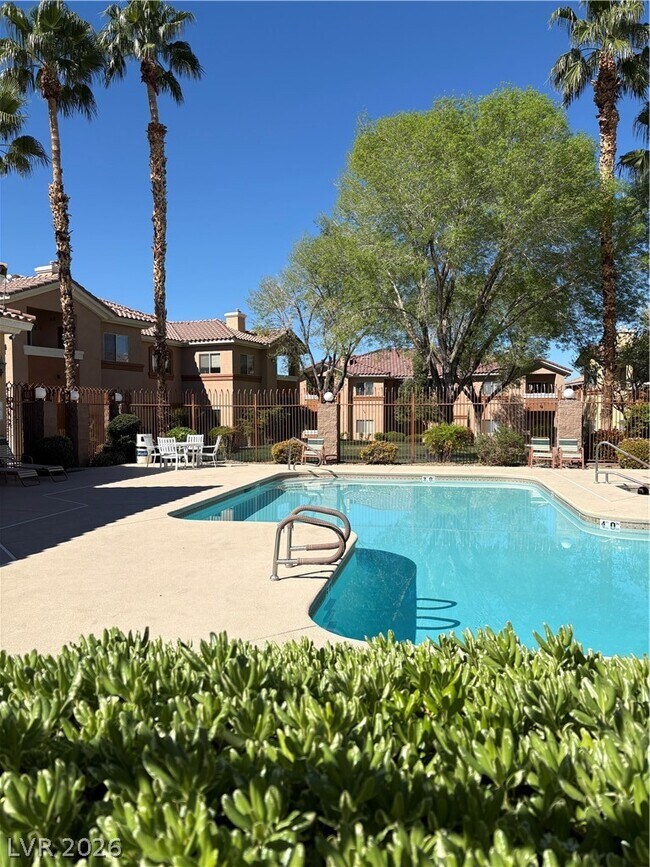 Photo - 1050 E Cactus Ave Unit 2017