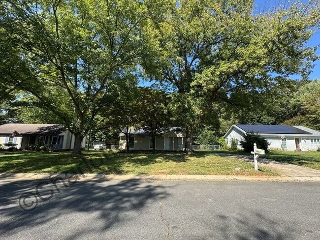 Building Photo - Nice 3 bedroom 2 bath home in Mint Hill!