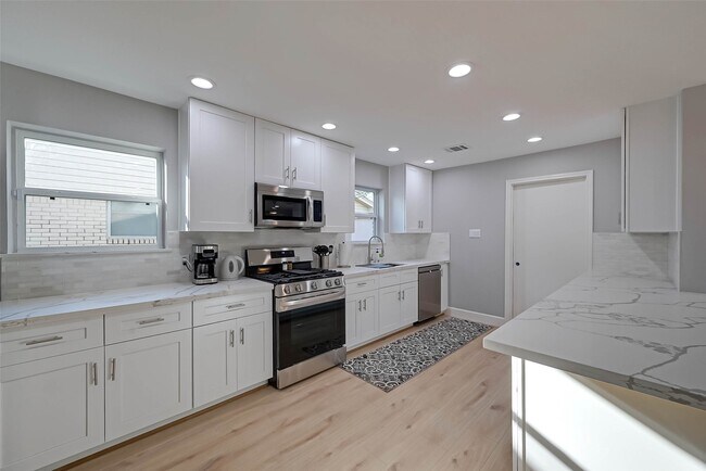 Photo - 5522 Caversham Dr