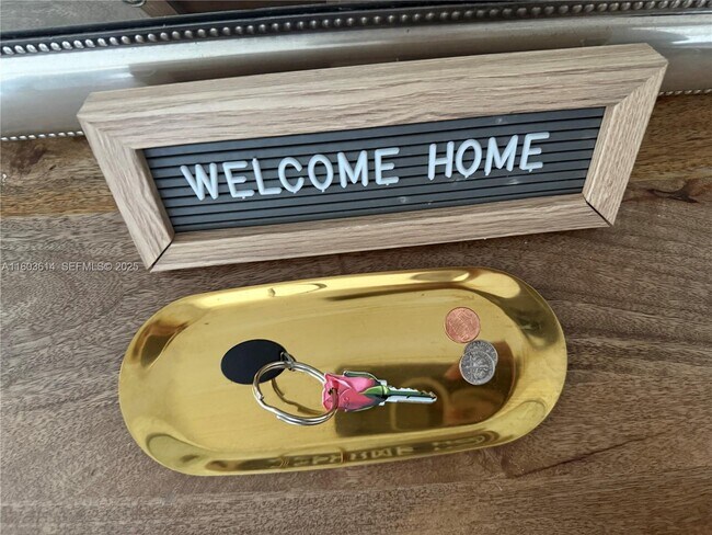 Building Photo - 121 NE 34th St Unit 2402