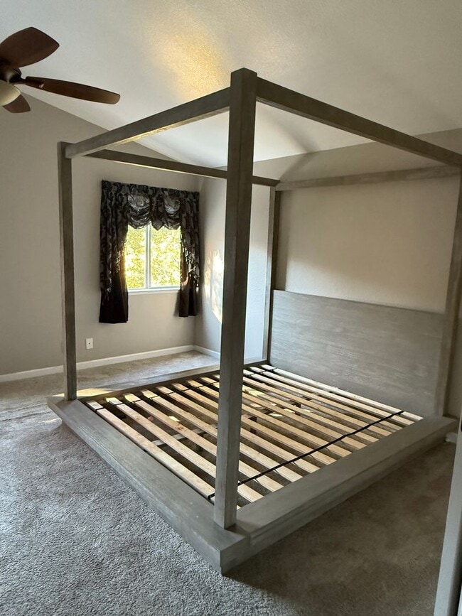 Photo - 3 bedroom 2.5 bathroom house in the heart ...