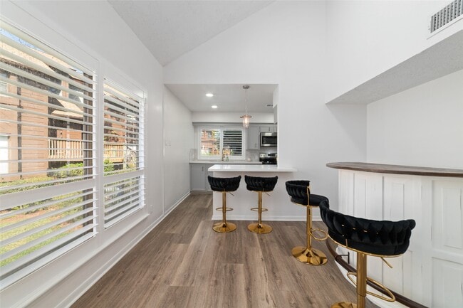 Photo - 717 Davis Rd