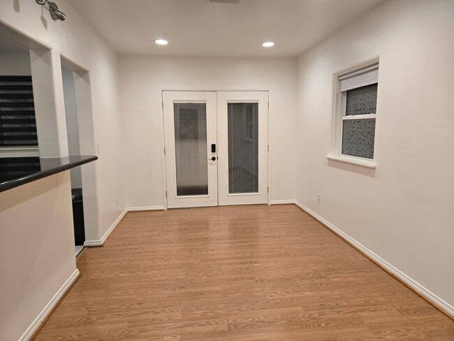 Photo - 141 N Lincoln St Unit B