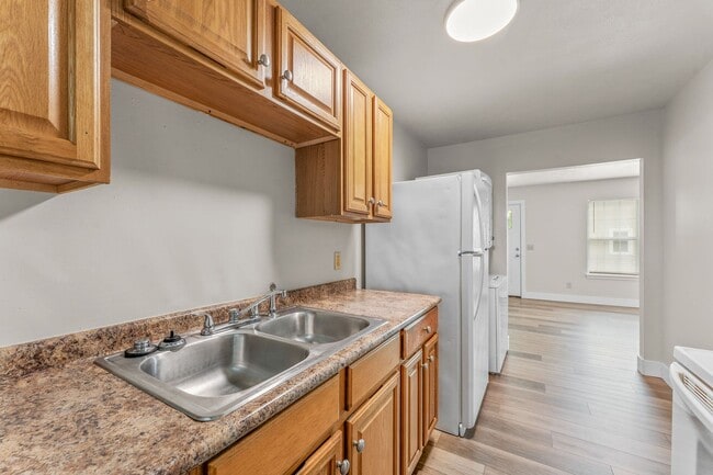 Photo - 613 W Madison St Unit B