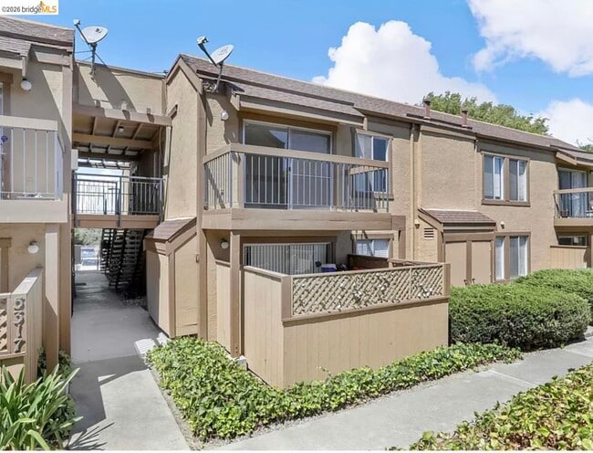 Building Photo - 5317 Ridgeview Cir Unit 6