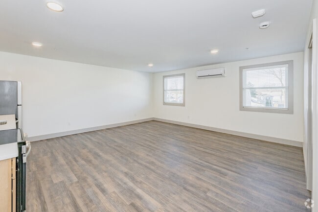 1BR, 1BA - 600SF - Living Room
