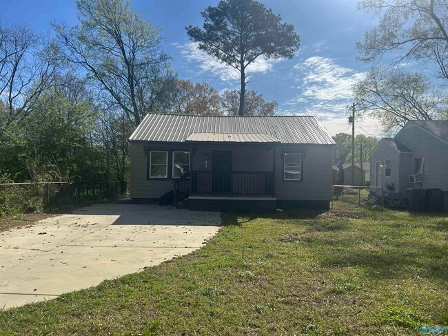 Photo - 220 8th Ave NW