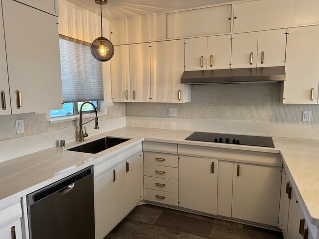 Photo - 957 E 1st Ave