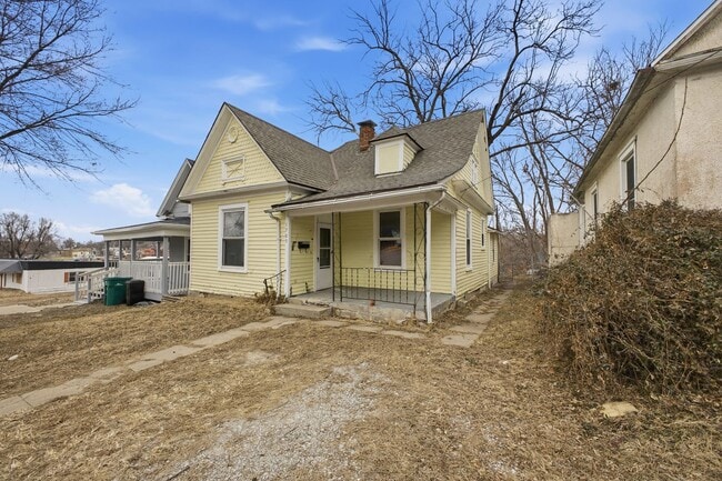 Building Photo - Charming 2-Bedroom, 1-Bath Home with Recent Updates!